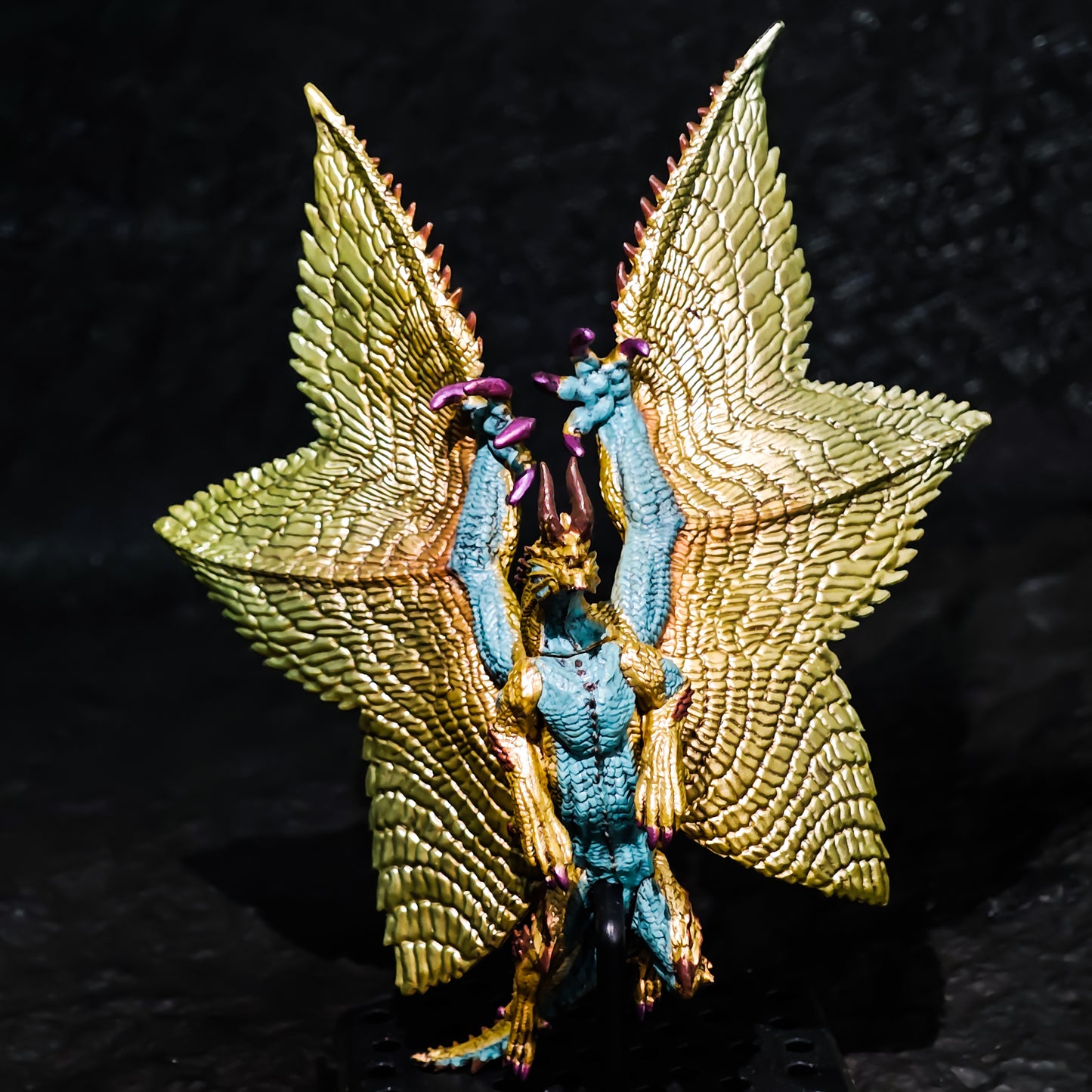 Shagaru Magara Figurine | 15cm Monster Hunter Gold Dragon Collectible
